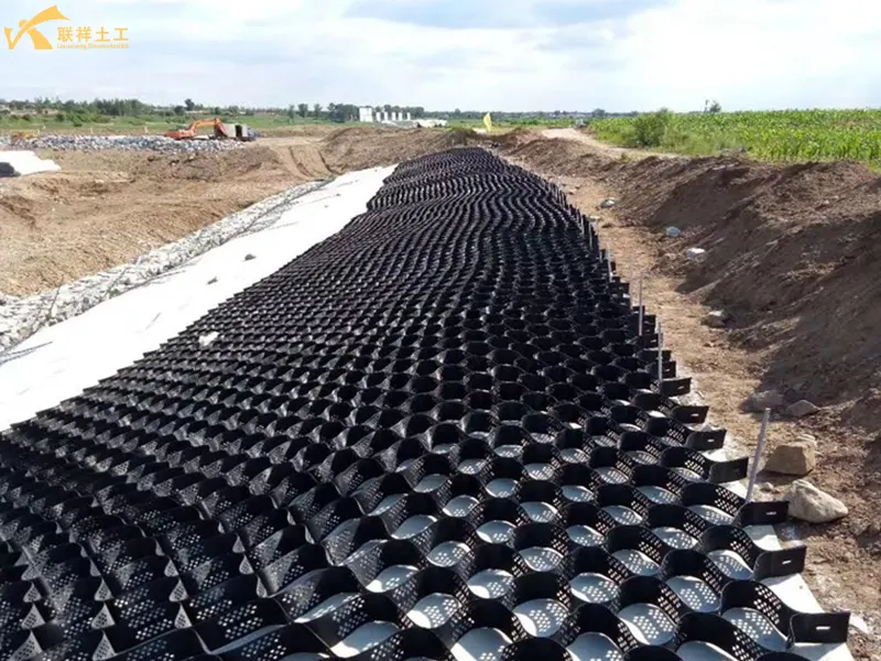 Geocell Laying For River Protection Projects